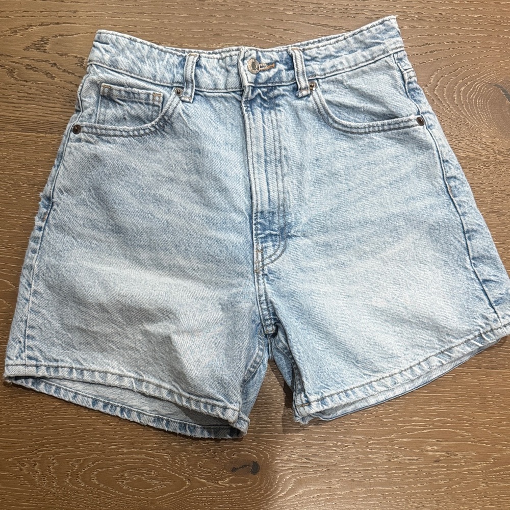 Zara High Rise Light Wash Denim Mom Shorts Size 6 EUR 38 - Picture 4 of 5